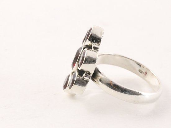 Zilveren ring met granaat afbeelding 2