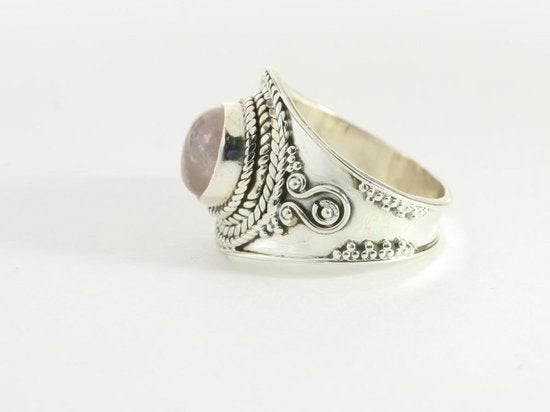 Bewerkte zilveren ring met rozenkwarts afbeelding 2