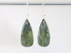 Lange zilveren oorbellen met groene serafiniet afbeelding 3