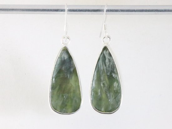 Lange zilveren oorbellen met groene serafiniet afbeelding 3