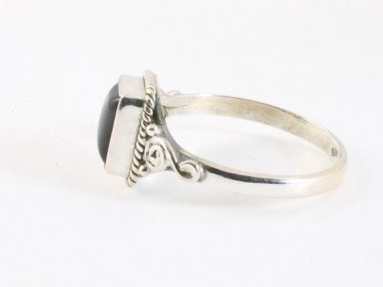 Fijne bewerkte zilveren ring met onyx afbeelding 2