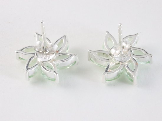 Bloemvormige zilveren oorstekers met groene amethist afbeelding 2