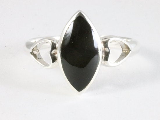 Opengewerkte hoogglans zilveren ring met onyx afbeelding 4