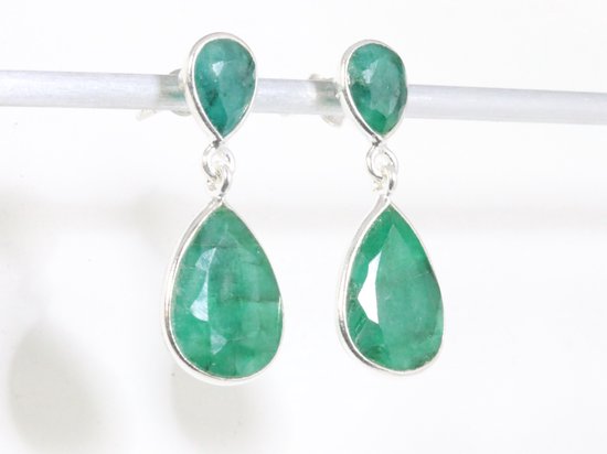 Zilveren oorstekers met smaragd afbeelding 2