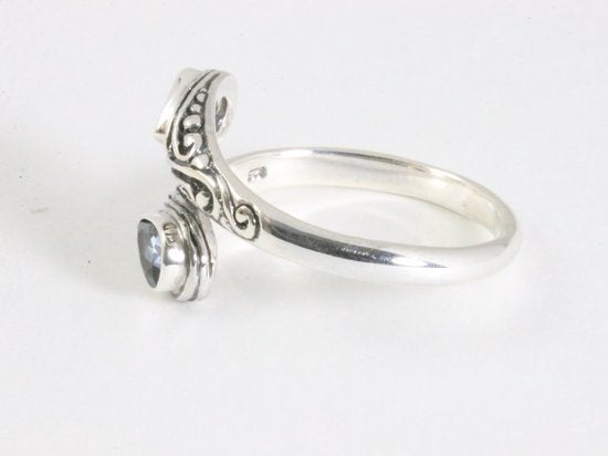 Traditionele bewerkte zilveren ring met tanzaniet afbeelding 2