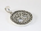 Ronde bewerkte zilveren hanger met levensboom op parelmoer afbeelding 2