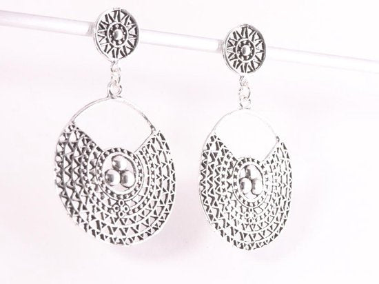 Grote ronde zilveren oorstekers met filigrein bewerking afbeelding 2