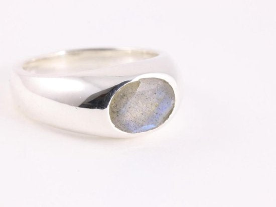 Hoogglans zilveren ring met labradoriet afbeelding 1