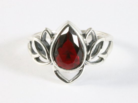 Opengewerkte zilveren lotus bloem ring met granaat afbeelding 4