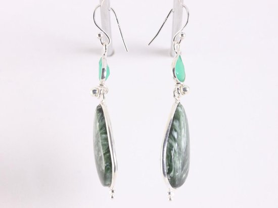 Lange zilveren oorbellen met serafiniet en groene onyx afbeelding 2