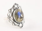 Opengewerkte zilveren ring met labradoriet afbeelding 1