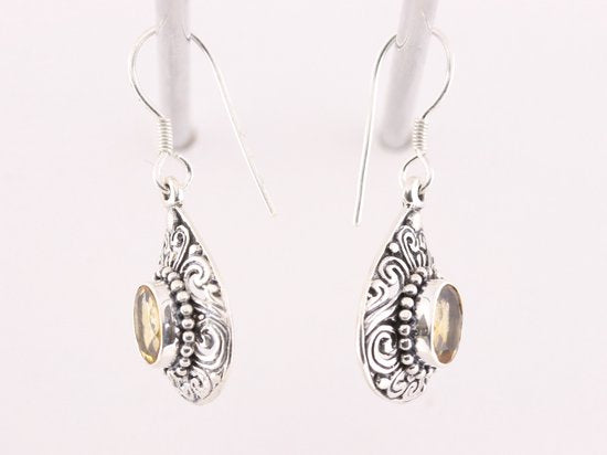 Opengewerkte zilveren oorbellen met citrien afbeelding 2