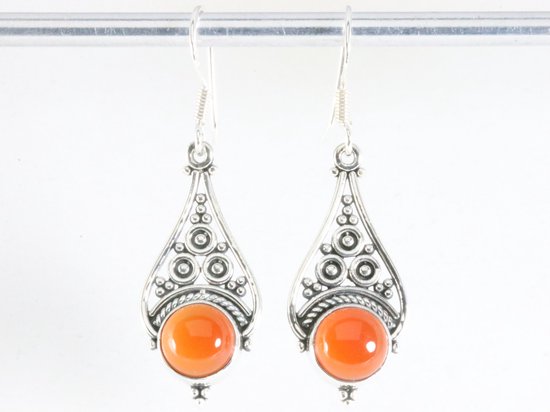 Opengewerkte zilveren oorbellen met carneool afbeelding 3