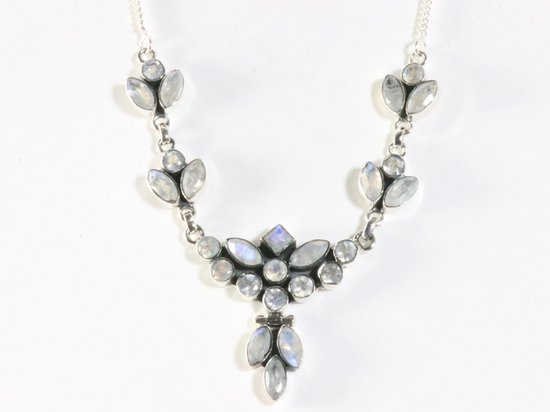Zilveren collier met regenboog maansteen afbeelding 4