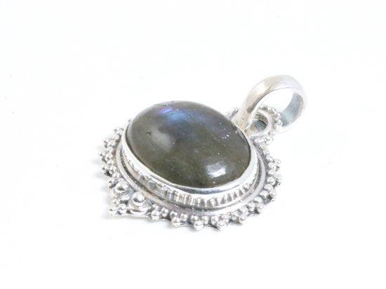 Bewerkte zilveren hanger met labradoriet aan ketting afbeelding 2