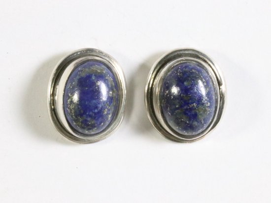 Fijne ovale zilveren oorstekers met lapis lazuli afbeelding 2