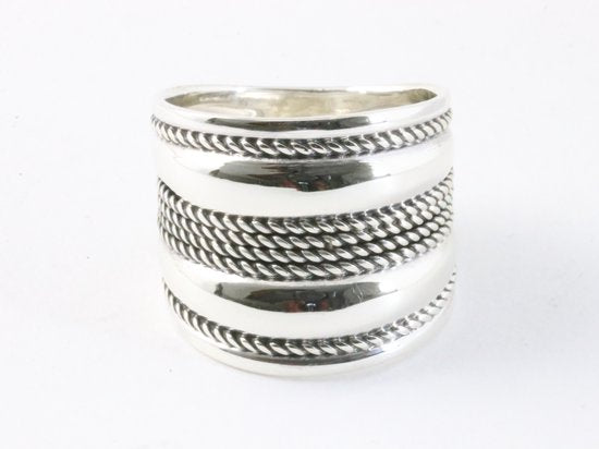 Brede hoogglans zilveren ring met kabelpatronen afbeelding 4
