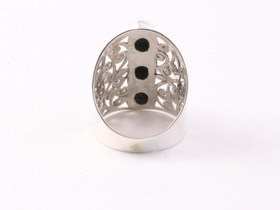 Langwerpige opengewerkte zilveren ring met blauwe zonnesteen afbeelding 2