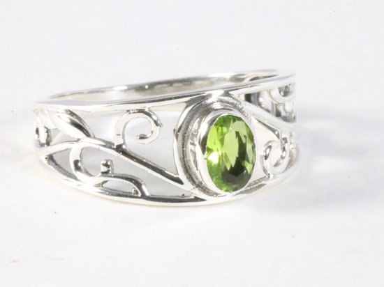 Fijne opengewerkte zilveren ring met peridoot afbeelding 1