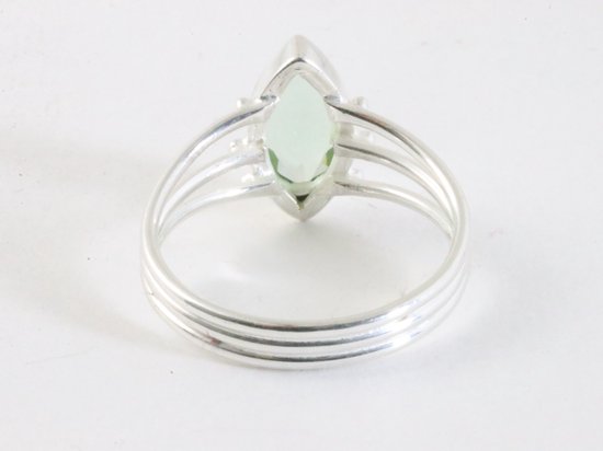 Opengewerkte zilveren ring met groene amethist afbeelding 3