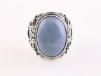 Bewerkte zilveren ring met blauwe opaal afbeelding 4