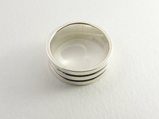 Zilveren ring met zwarte banden afbeelding 2
