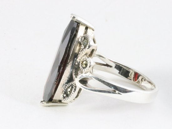 Zware zilveren ring met granaat en marcasiet afbeelding 2