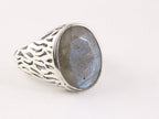 Bewerkte zilveren herenring met labradoriet afbeelding 1