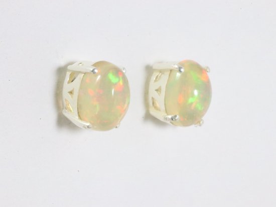 Fijne zilveren oorstekers met Ethiopische opaal afbeelding 1