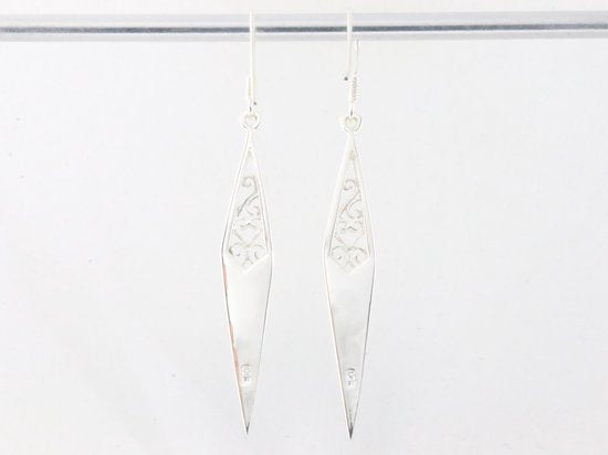 Lange opengewerkte zilveren oorbellen met rode koraal steen afbeelding 3