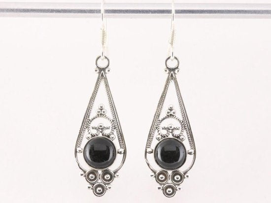 Lange opengewerkte zilveren oorbellen met onyx afbeelding 4