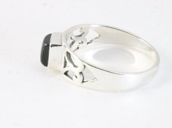 Opengewerkte zilveren ring met onyx afbeelding 2