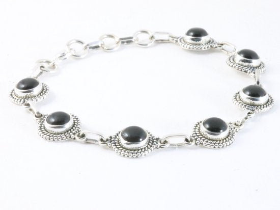 Bewerkte zilveren armband met onyx afbeelding 2