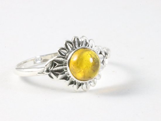 Fijne bewerkte zilveren ring met amber afbeelding 1
