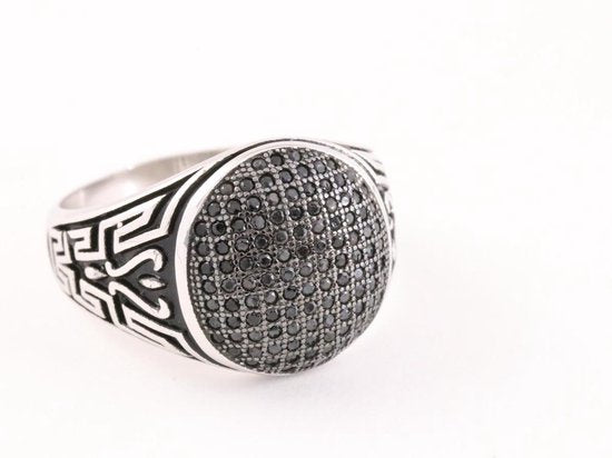 Bewerkte zilveren herenring met zwarte spinel afbeelding 1