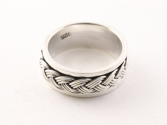 Zware zilveren geluksring met vlechtmotief afbeelding 2