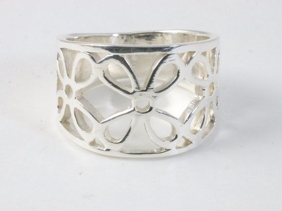 Brede opengewerkte zilveren ring met bloemen motief afbeelding 4