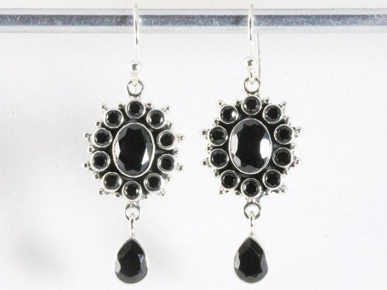 Zilveren oorbellen met gefacetteerde onyx afbeelding 3