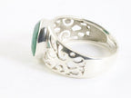 Opengewerkte zilveren ring met smaragd afbeelding 2