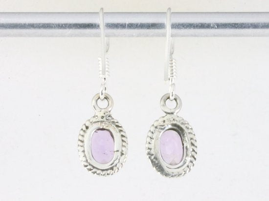 Fijne bewerkte zilveren oorbellen met amethist afbeelding 2
