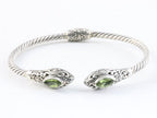 Traditionele bewerkte zilveren klemarmband met peridoot afbeelding 1