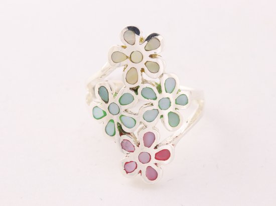 Langwerpige zilveren bloemen ring met veelkleurige schelp afbeelding 4