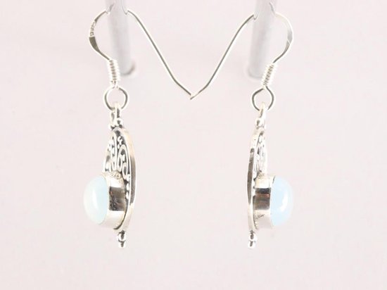Ronde opengewerkte zilveren oorbellen met aqua chalcedoon afbeelding 2