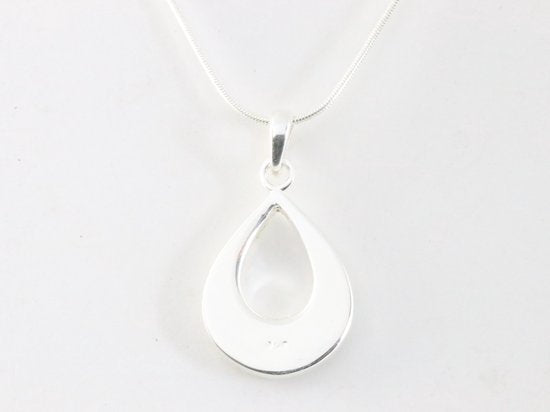 Opengewerkte zilveren hanger met welo opaal aan ketting afbeelding 3
