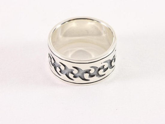 Brede zilveren ring met fantasiegravering afbeelding 2