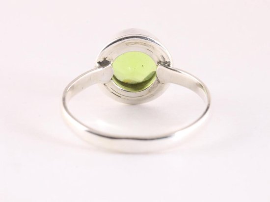 Fijne ronde zilveren ring met peridoot afbeelding 3