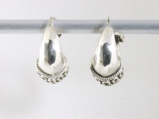 Fijne bewerkte zilveren Bali oorringen afbeelding 2