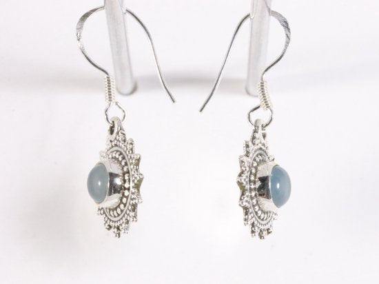 Fijne bewerkte zilveren oorbellen met aqua chalcedoon afbeelding 2
