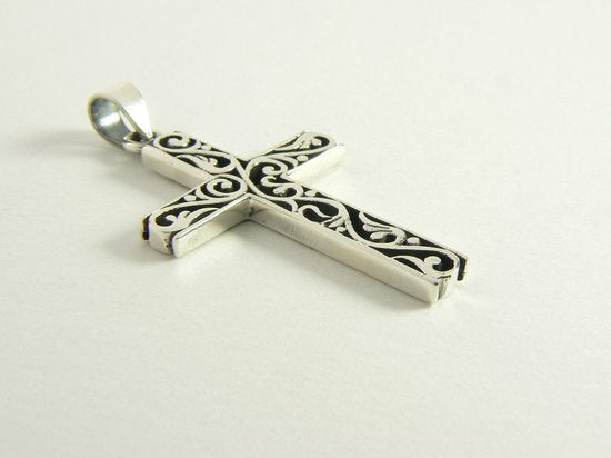 Opengewerkte zilveren kruishanger aan ketting afbeelding 2