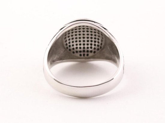 Bewerkte zilveren herenring met zwarte spinel afbeelding 3